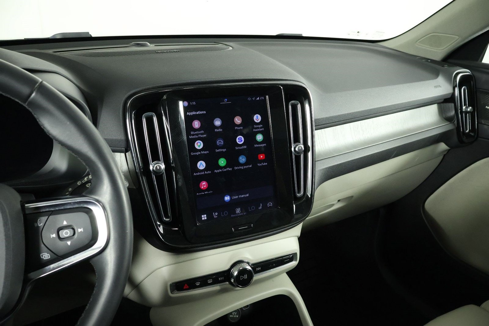 Used 2024 Volvo XC40 B5 Plus w/ Protection Package Premier AWD/4WD image 9