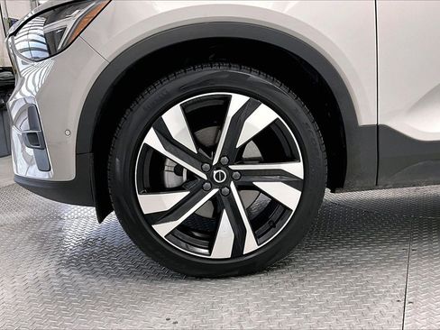 Used 2023 Volvo XC40 B5 Ultimate w/ Climate Package image 8