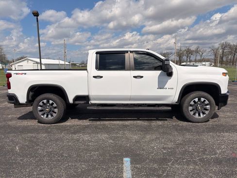 Used 2023 Chevrolet Silverado 2500 Custom w/ Custom Value Package image 7