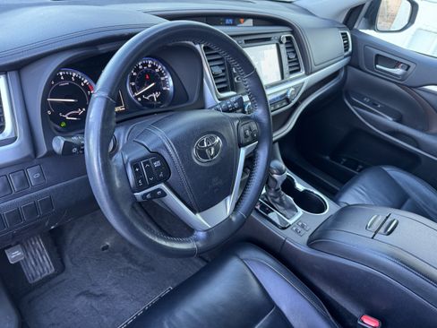 Used 2014 Toyota Highlander XLE image 12