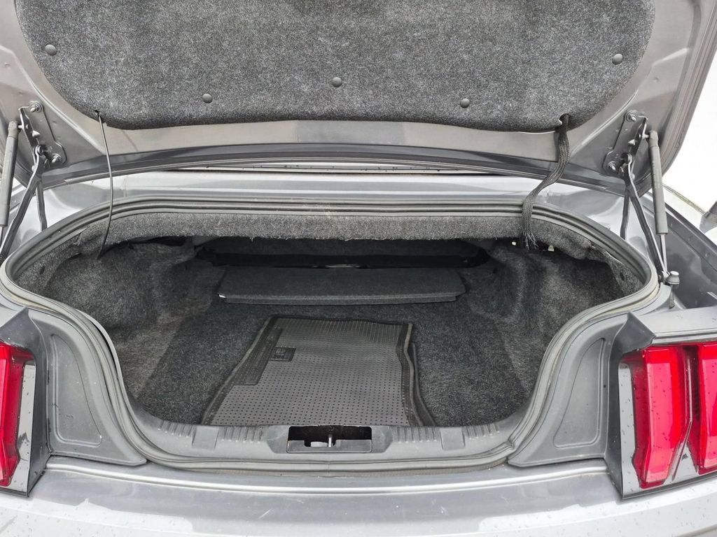 Used 2022 Ford Mustang Convertible RWD image 26