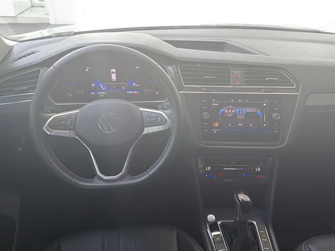Certified 2023 Volkswagen Tiguan SE FWD image 17