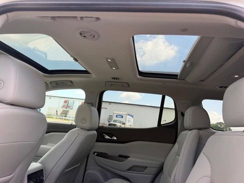 Used 2021 GMC Acadia SLT w/ Preferred Package FWD image 10