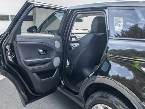 Used 2019 Land Rover Range Rover Evoque SE AWD/4WD image 21