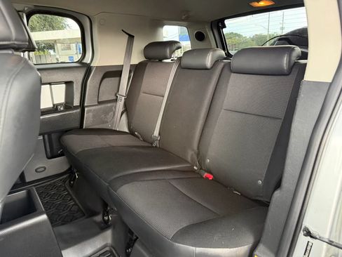 Used 2007 Toyota FJ Cruiser 4WD image 10