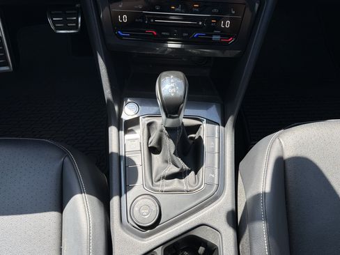 Used 2024 Volkswagen Tiguan SE R-Line AWD/4WD image 21