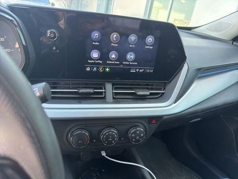 Used 2025 Chevrolet Trax LS w/ LS Convenience Package image 4