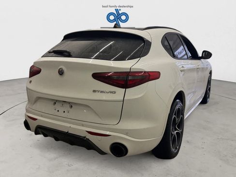 Used 2022 Alfa Romeo Stelvio Veloce image 5