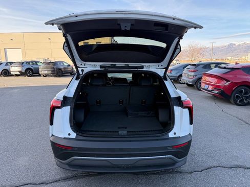 Used 2024 Chevrolet Blazer EV LT image 21