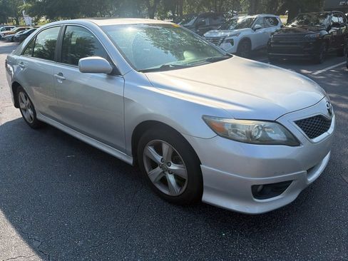 Used 2011 Toyota Camry SE w/ SE Extra-Value Pkg #1 FWD image 4