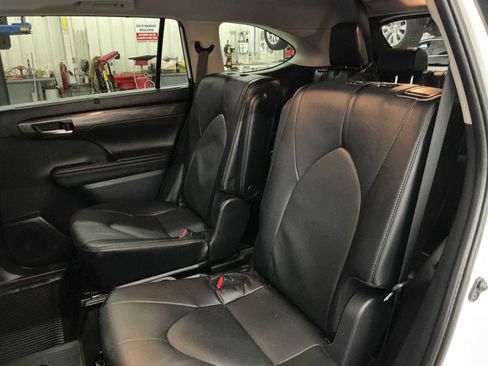 Used 2024 Toyota Highlander Limited image 20