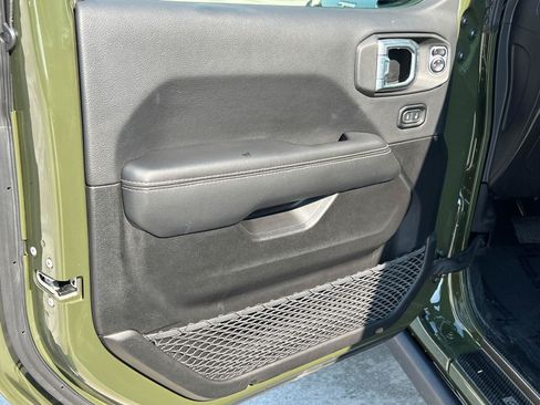 Used 2023 Jeep Gladiator Rubicon w/ LED Lighting Group AWD/4WD image 10