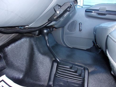 Used 2006 Ford F350 XL image 22