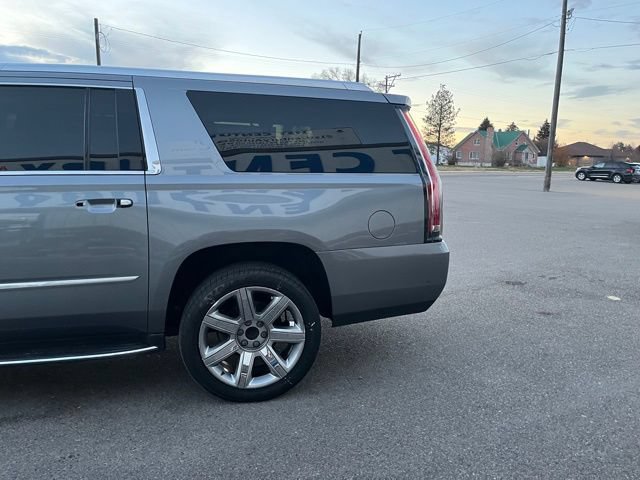 Used 2019 Cadillac Escalade ESV Luxury AWD/4WD image 7