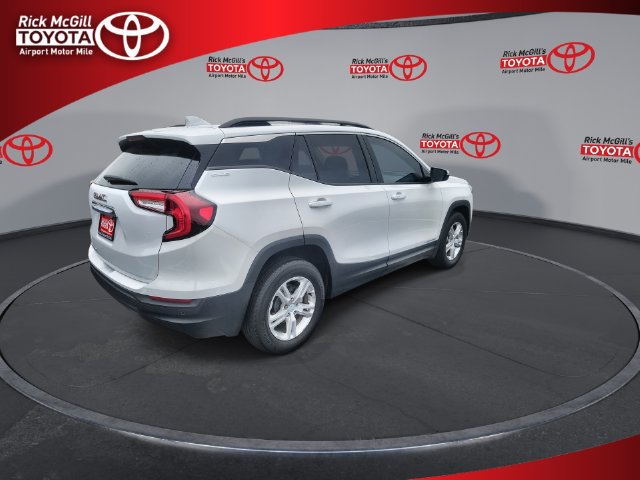 Used 2023 GMC Terrain SLE w/ Driver Convenience Package FWD image 8