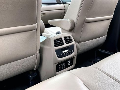 Used 2016 Honda Pilot Touring image 34