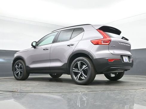 New 2026 Volvo XC40 B4 Core w/ Climate Package FWD image 40