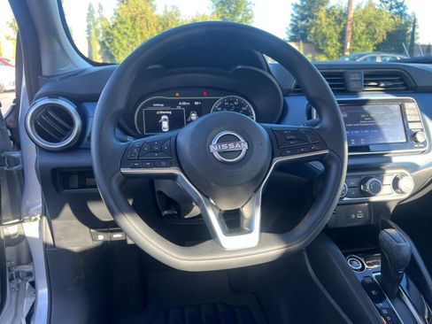 Used 2025 Nissan Versa SV image 29