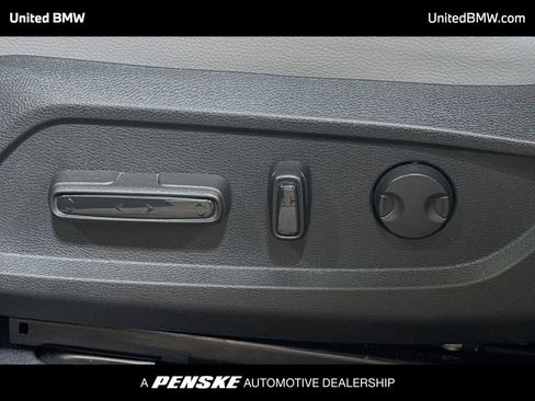 Used 2025 Honda Pilot Touring image 4
