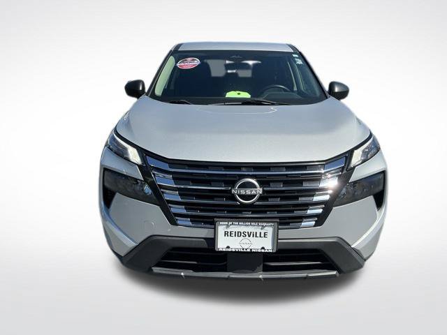 Used 2024 Nissan Rogue S AWD/4WD image 8