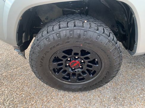 Used 2023 Toyota Tacoma SR5 w/ Technology Package AWD/4WD image 10