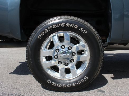 Used 2011 Chevrolet Silverado 2500 LT w/ Interior Plus Package AWD/4WD image 39