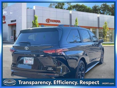 Certified 2024 Toyota Sienna XSE image 6