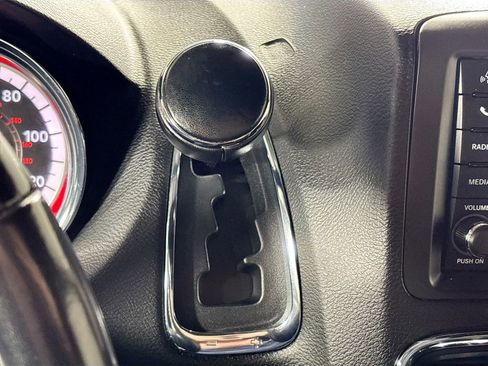 Used 2019 Dodge Grand Caravan SXT image 17