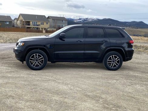 Used 2019 Jeep Grand Cherokee Altitude image 10