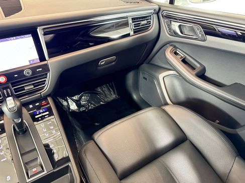 Used 2024 Porsche Macan Turbo image 21
