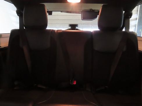 Used 2017 Jeep Wrangler Unlimited Sahara AWD/4WD image 26