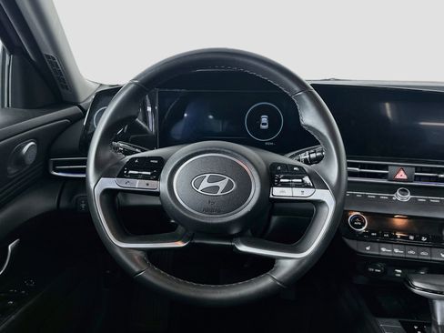 Used 2025 Hyundai Elantra SEL FWD image 18