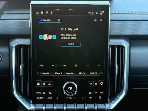 Used 2025 GMC Acadia Elevation image 12