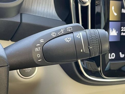 Used 2022 Volvo XC40 T5 Inscription w/ Climate Package AWD/4WD image 13