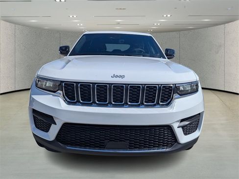 New 2025 Jeep Grand Cherokee Laredo w/ MOPAR Finishing Package image 2