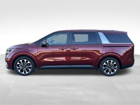 Used 2023 Kia Carnival EX FWD image 2