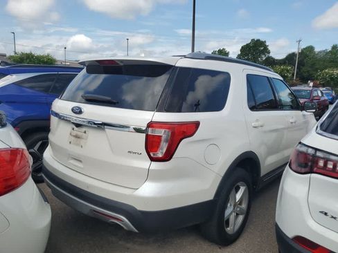 Used 2016 Ford Explorer XLT AWD/4WD image 2
