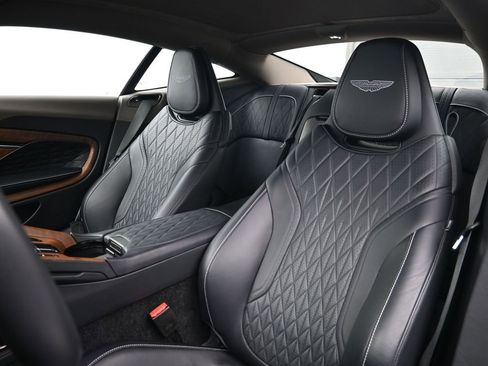 Used 2024 Aston Martin DB12 Coupe image 5