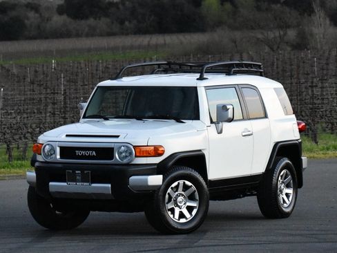 Used 2014 Toyota FJ Cruiser 4WD w/ Upgrade Package image 5