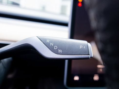 Used 2022 Tesla Model Y Long Range AWD/4WD image 29