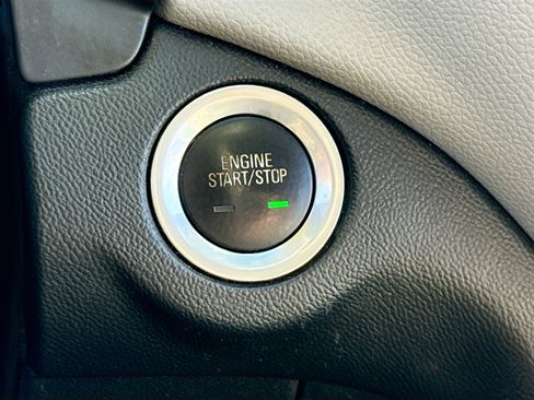 Used 2020 Chevrolet Equinox LS image 9