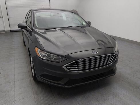 Used 2017 Ford Fusion SE w/ Fusion SE Technology Package image 13