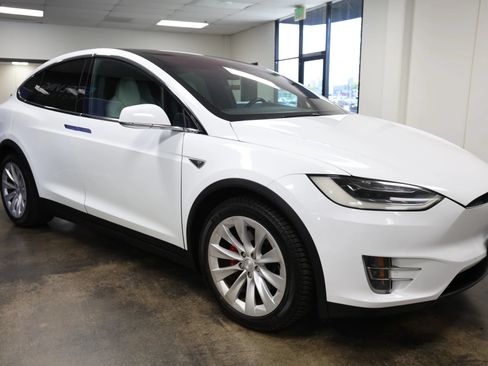 Used 2016 Tesla Model X Performance AWD/4WD image 7