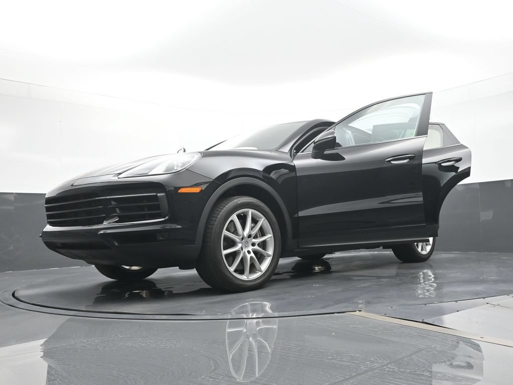 Certified 2023 Porsche Cayenne Coupe w/ Premium Package AWD/4WD image 31