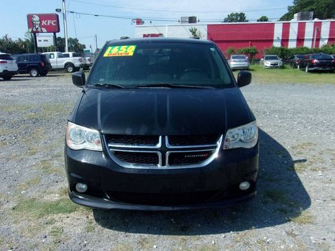 Used 2016 Dodge Grand Caravan SXT FWD image 2