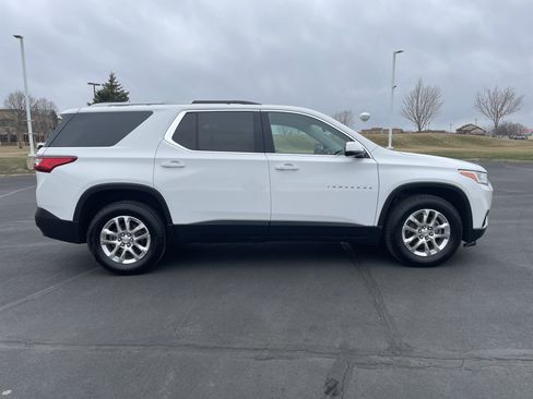 Used 2018 Chevrolet Traverse LT image 11