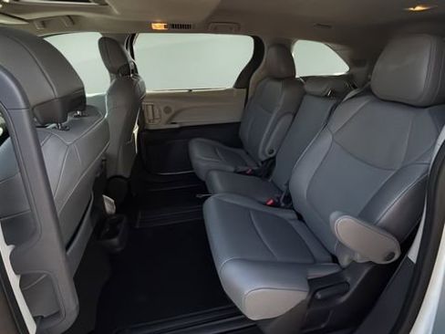 Used 2023 Toyota Sienna XLE w/ XLE Plus Package image 20
