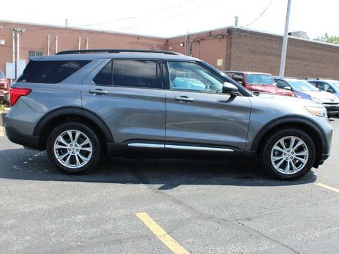 Used 2021 Ford Explorer XLT w/ Equipment Group 202A AWD/4WD image 5