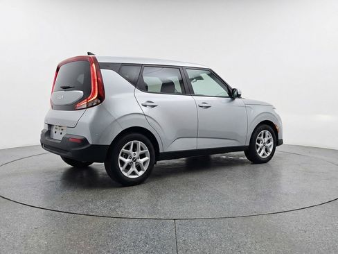 Used 2025 Kia Soul LX w/ LX Technology Package FWD image 9