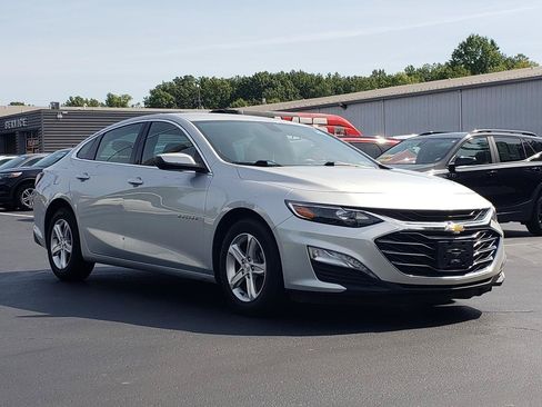 Used 2022 Chevrolet Malibu LT FWD image 3